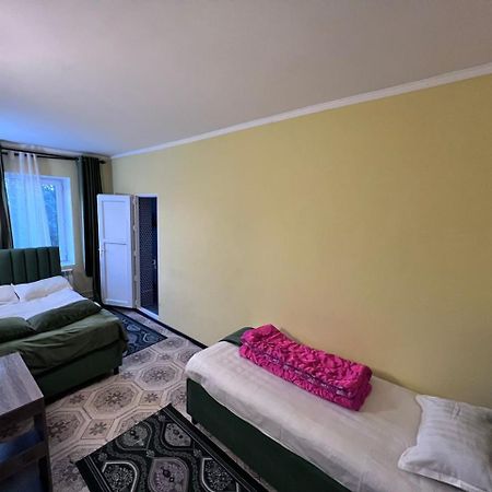 Turan Guesthouse คาราโคล ภายนอก รูปภาพ