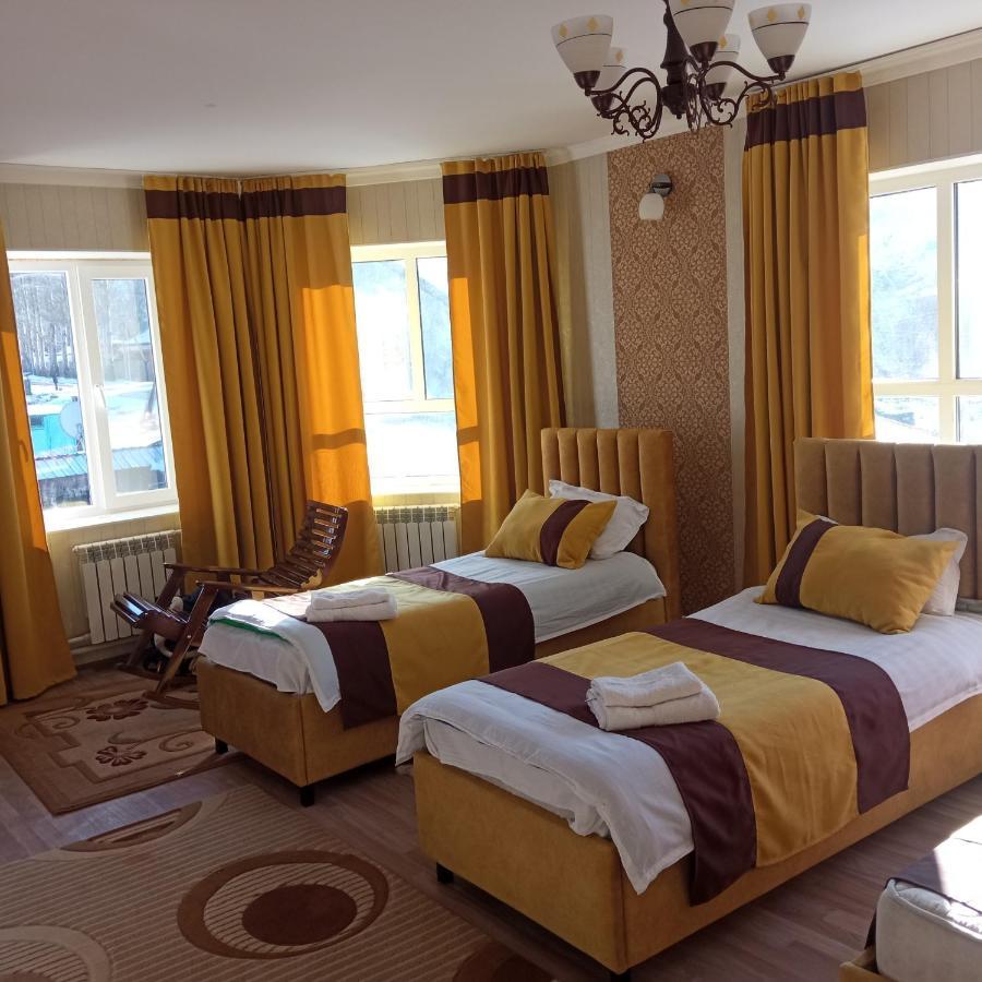 Turan Guesthouse คาราโคล ภายนอก รูปภาพ