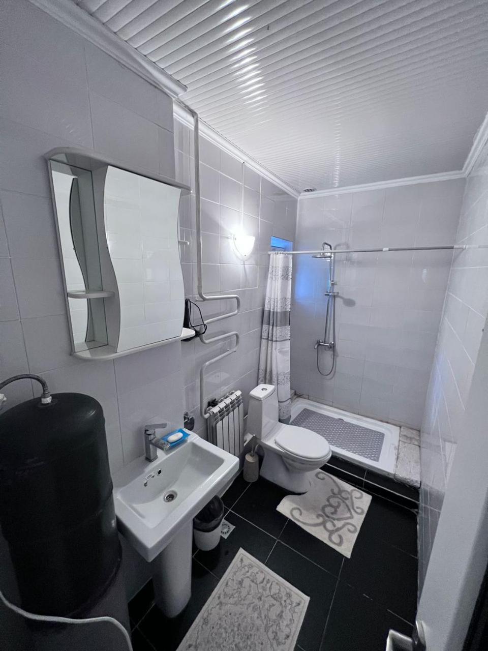 Turan Guesthouse คาราโคล ภายนอก รูปภาพ
