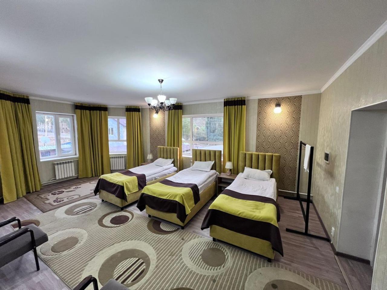 Turan Guesthouse คาราโคล ภายนอก รูปภาพ