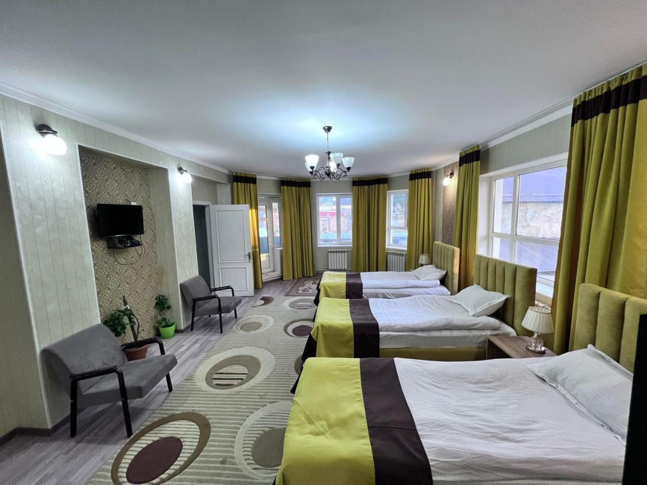 Turan Guesthouse คาราโคล ภายนอก รูปภาพ