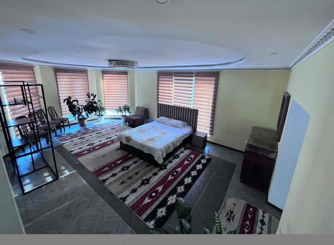 Turan Guesthouse คาราโคล ภายนอก รูปภาพ