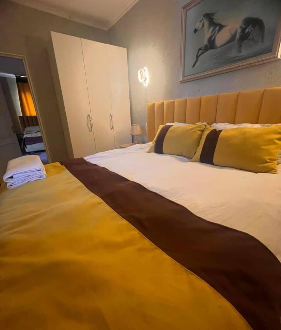 Turan Guesthouse คาราโคล ภายนอก รูปภาพ