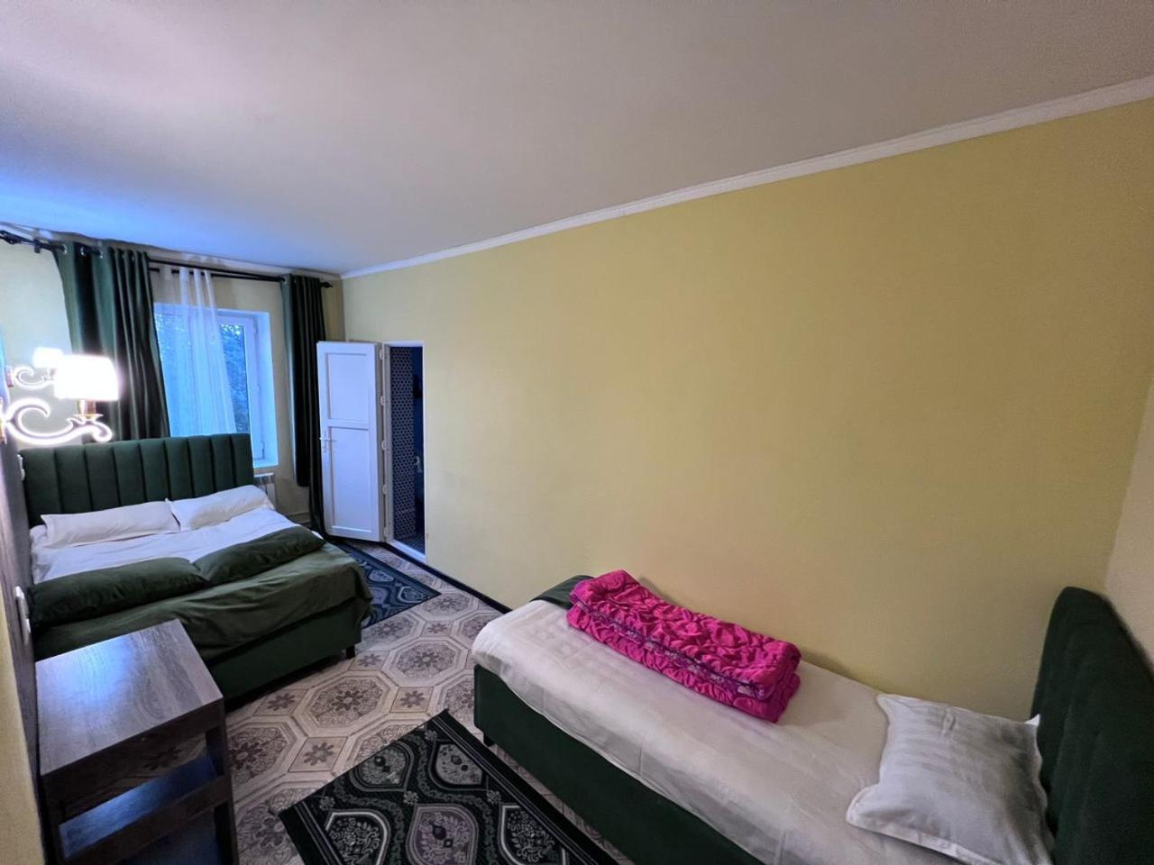 Turan Guesthouse คาราโคล ภายนอก รูปภาพ