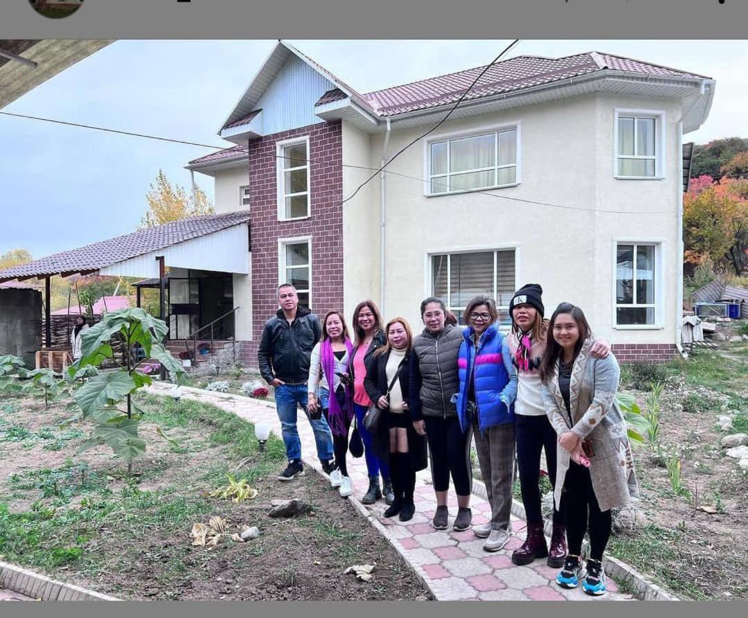 Turan Guesthouse คาราโคล ภายนอก รูปภาพ